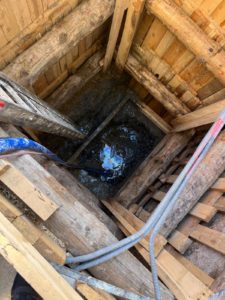 Fouille blindée avec rondins bois et planches métro