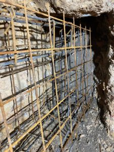 Voile et longrine pour reprise en sous-œuvre du murs en moellons par passes alternées