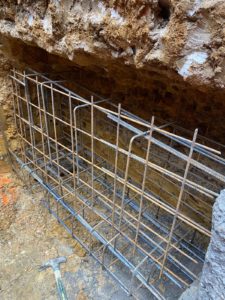 Voile et longrine pour reprise en sous-œuvre du murs en moellons par passes alternées : ferraillage