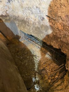 Longrine pour reprise en sous-œuvre du piédroit de la cave voûtée par passes alternées