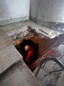 BATI-IDF compagnon au terrassement d'une passe au fond de la fouille en sous-œuvre, en espace confiné — reprise en sous-œuvre, Argenteuil (95)