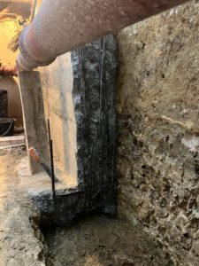 BATI-IDF excavation d'une passe verticale dans la maçonnerie existante, aciers en attente pour le voile en béton armé — reprise en sous-œuvre, Argenteuil (95)