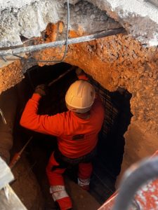 BATI-IDF compagnon au ferraillage d'une passe de voile dans la fouille en sous-œuvre, en espace confiné — reprise en sous-œuvre d'un immeuble, Argenteuil (95)