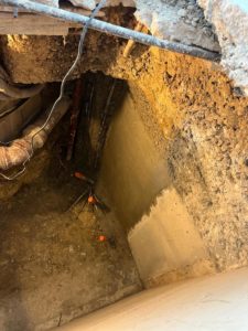 BATI-IDF voile en béton armé coulé en sous-œuvre, réservations PVC inclinées en attente pour l'injection de résine d'amélioration du sol — reprise en sous-œuvre, Argenteuil (95)