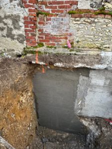 BATI-IDF voile en béton armé coulé en sous-œuvre par passe courte alternée sous le mur ancien — reprise en sous-œuvre, corps de ferme Bernouville (27)