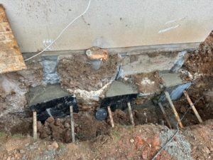 BATI-IDF coffrage bois en place pour le bétonnage d'une passe en sous-œuvre — pavillon Boisset (27).