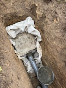 BATI-IDF détail du raccordement de la canalisation PVC sur le regard de visite, finitions du réseau EP — Boissy-sans-Avoir (78).