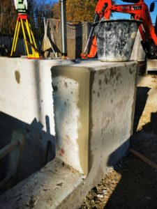 BATI-IDF voile en béton armé décoffré et contrôle topographique à la station totale — génie civil de la passerelle de la gare d'Us (95)