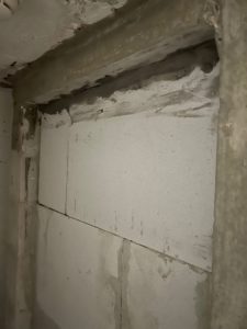 BATI-IDF jonction d'un bloc SYPOREX avec la dalle béton existante en partie haute, raccord scellé au mortier — Lampika Hôtel, Paris 14e.