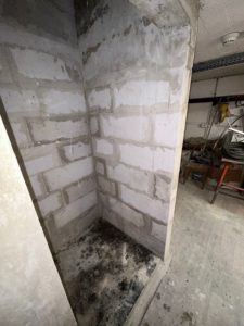 BATI-IDF intérieur de la gaine de monte-charge, blocs SYPOREX assemblés au mortier bord à bord — Lampika Hôtel, Paris 14e.