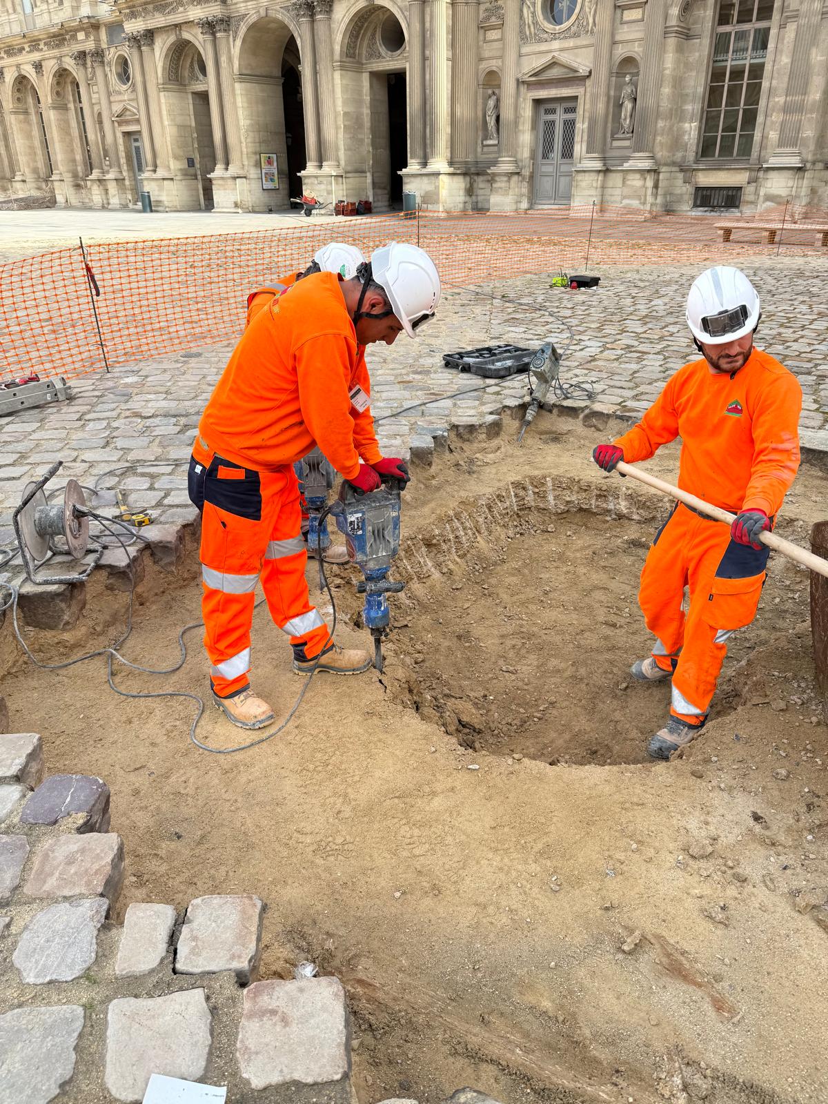 Dépose de pavage et début d'excavation