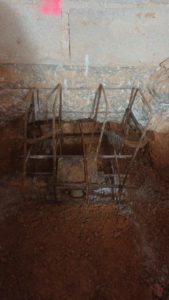 BATI-IDF cage d'armatures d'un massif de liaisonnement en L, en fond de fouille sous la fondation existante — reprise en sous-œuvre, Marseille