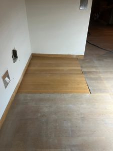 Repose du parquet pour remise en état