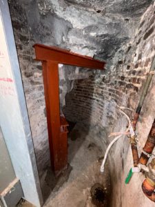 BATI-IDF renforcement de linteau par poutre HEB sur mur porteur en brique — passivation rouge — caves copropriété Paris 19e bd de la Villette