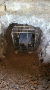 BATI-IDF cage d'armatures d'un massif de liaisonnement en fond de fouille, en tête de micropieu — reprise en sous-œuvre d'une villa, Saignon (84)