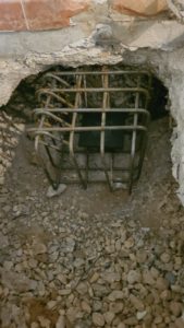 BATI-IDF ferraillage d'un massif de liaisonnement en fouille, en sous-œuvre du mur porteur en pierre — reprise en sous-œuvre, Saignon (84)