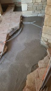 BATI-IDF béton coulé en sous-œuvre au droit des massifs de liaisonnement, gaines en attente — reprise en sous-œuvre, Saignon (84)