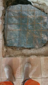 BATI-IDF treillis soudé mis en place pour la réfection d'un dallage au droit des massifs — reprise en sous-œuvre d'une villa, Saignon (84)