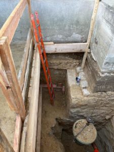 Excavation en fouille blindée pour reconnaissance de fondations