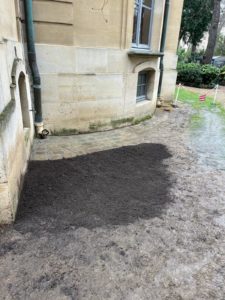 BATI-IDF cour intérieure restituée à l'identique après fouille blindée et remblaiement — Hôtel de Villeroy Paris 7e, intervention sur monument historique