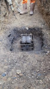 BATI-IDF cage d'armatures d'un massif de micropieu en place sur la tête de micropieu récépée — génie civil, Château de Villers-Cotterêts (02)