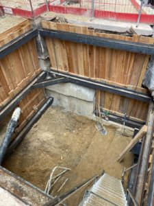 BATI-IDF fouille blindée réalisée au droit d'une chambre technique — chantier Ligne 15 du Grand Paris Express, Gare de La Défense, Puteaux (92)