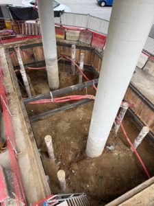 BATI-IDF vue plongeante de deux fouilles blindées contiguës illustrant le phasage du chantier — Ligne 15 du Grand Paris Express, Puteaux (92)