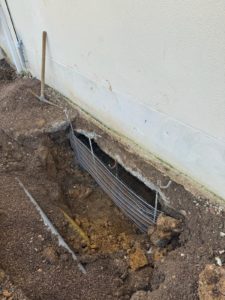 BATI-IDF cage d'armatures d'une longrine de rigidification béton armé (0,50 x 0,50 m) avant bétonnage — Beaulieu-sur-Loire (45).