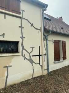 BATI-IDF traitement des fissures de la façade arrière de la maison, reprise en sous-œuvre — Beaulieu-sur-Loire (45).