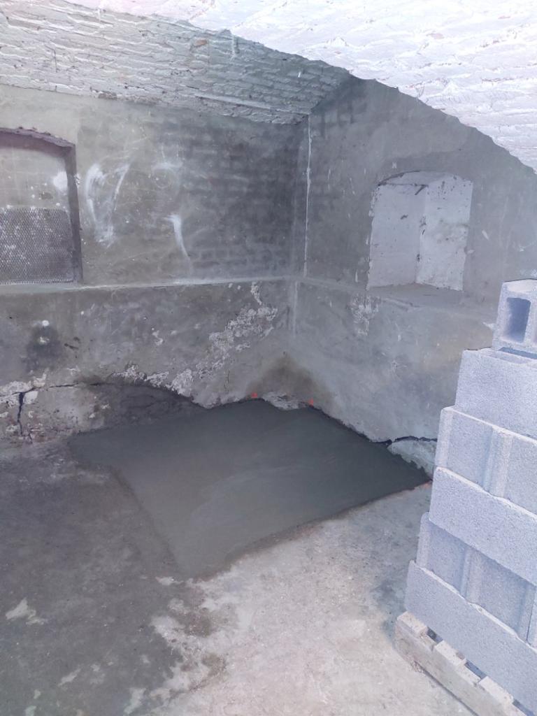 BATI-IDF remise en état de la surface : dallage béton armé fini après les fouilles de reconnaissance — site pénitentiaire de Béthune (62).