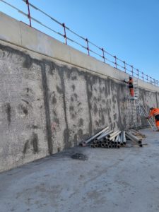 BATI-IDF panneaux de paroi moulée de l'ouvrage d'art avant les travaux de finitions — CDG Express, Mitry-Mory (77).