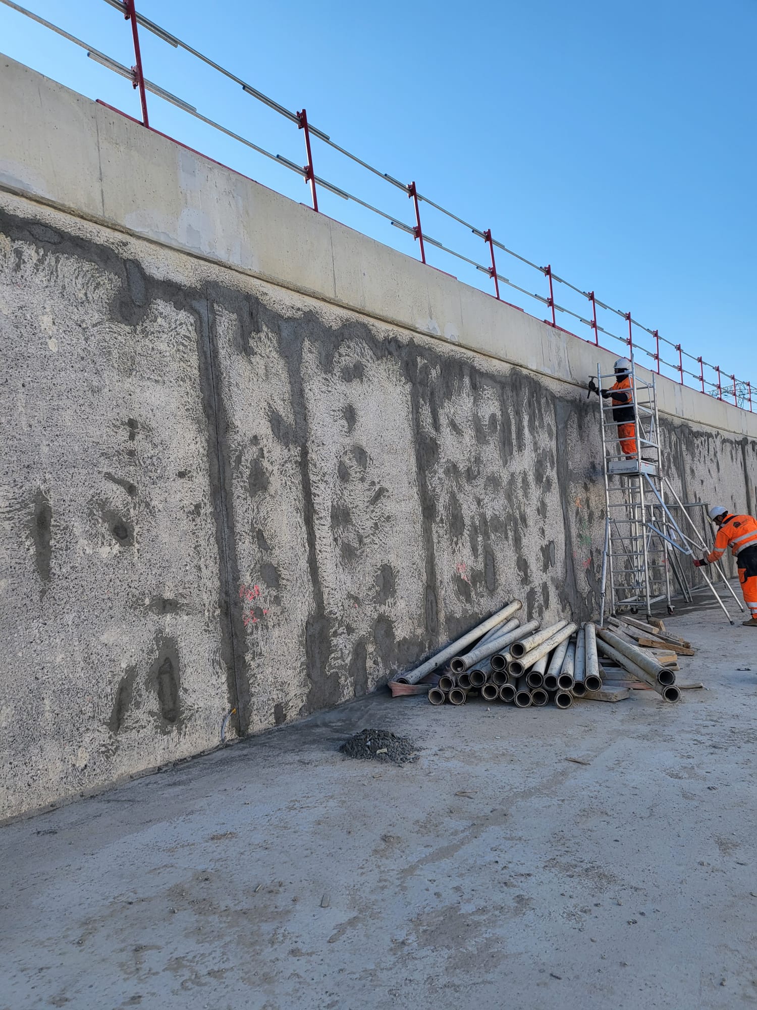 BATI-IDF panneaux de paroi moulée de l'ouvrage d'art avant les travaux de finitions — CDG Express, Mitry-Mory (77).