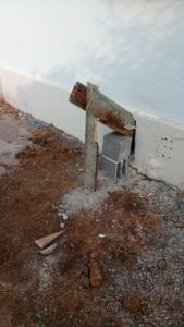 BATI-IDF goulotte pour le passage du béton vers les massifs de liaisonnement en sous-œuvre — pavillon à Chagny (71).