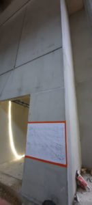 BATI-IDF traitement d'un joint de façade repéré (nettoyage, mortier / mastic Sika) — atelier de maintenance Ligne 13, Chatillon (92).
