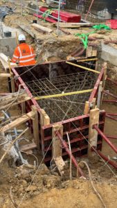 BATI-IDF compagnon au coffrage et ferraillage de la poutre de couronnement — poste source, Clamart (92).
