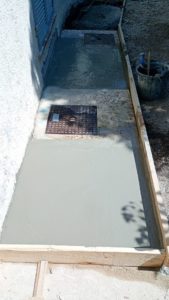 BATI-IDF réfection du dallage béton impacté par la reprise en sous-œuvre, le long du pavillon — Claviers (83).