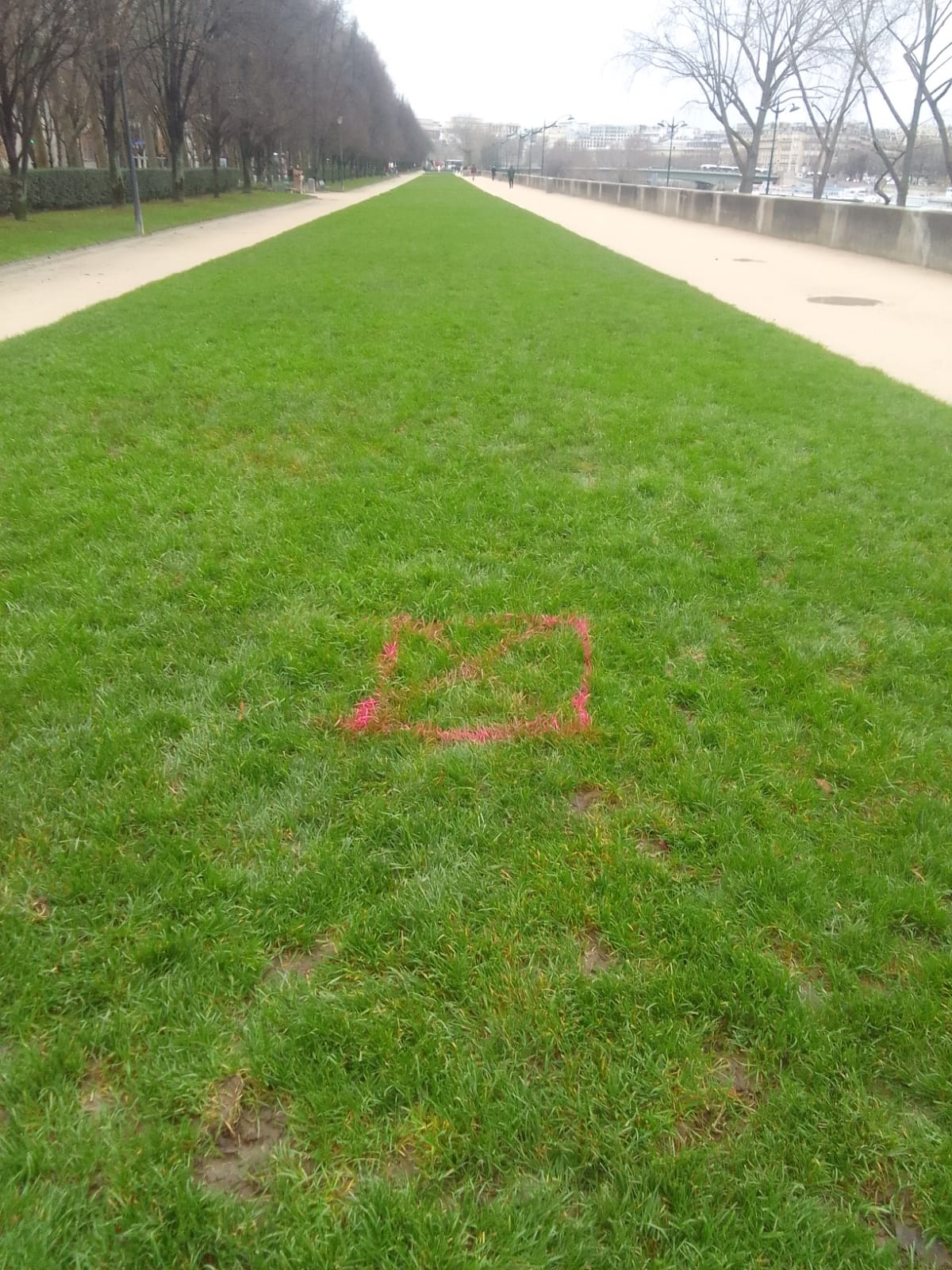 BATI-IDF esplanade du CNAP au 47 quai d'Orsay, point de sondage repéré avant fouille de reconnaissance — Paris 7e.