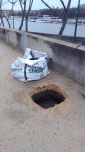 BATI-IDF approfondissement de la fouille pour la reconnaissance de l'assise — esplanade du CNAP, quai d'Orsay, Paris 7e.