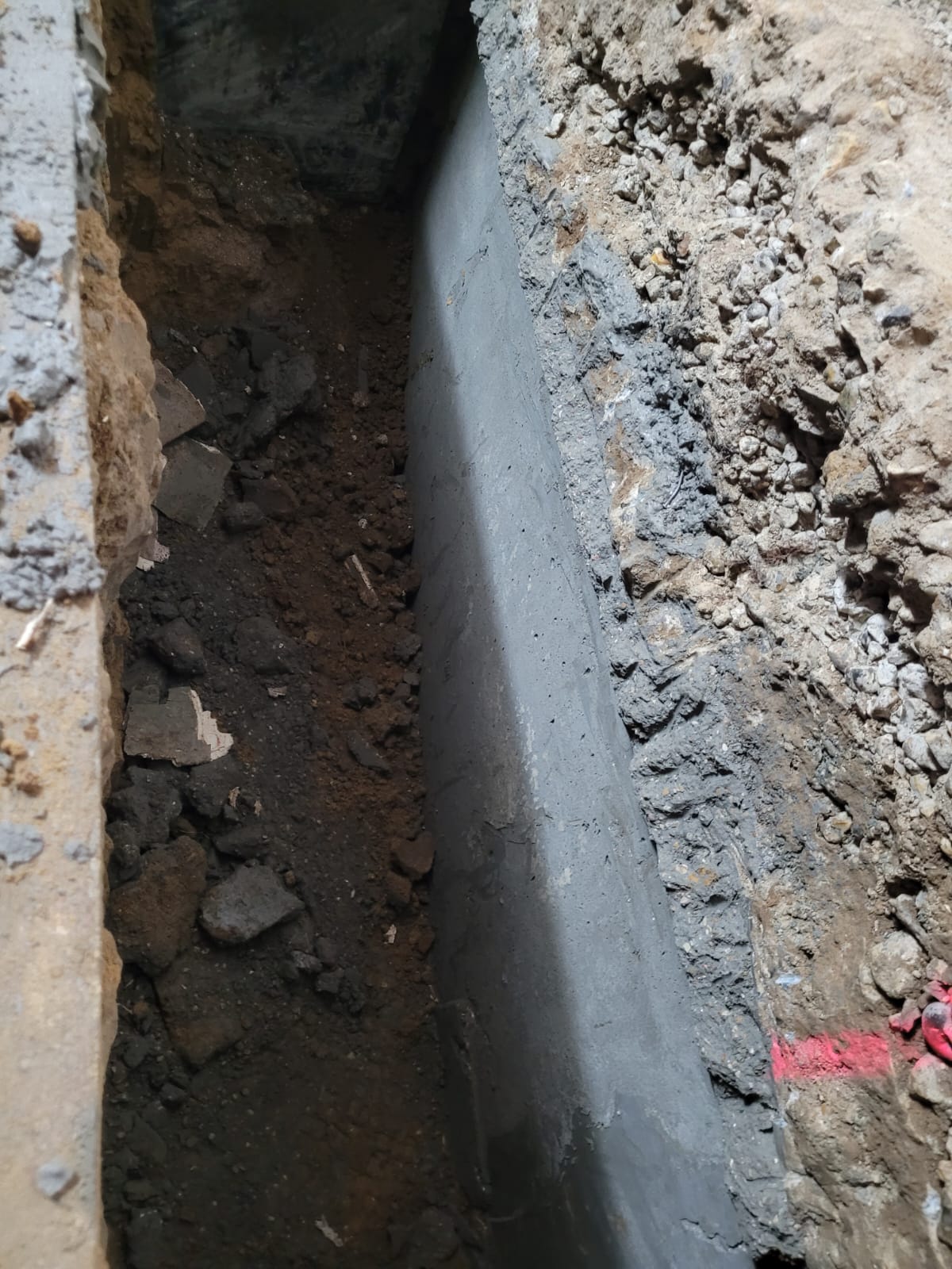 BATI-IDF excavation profonde sous la fondation du garage pour approfondissement à la cote -1,80 m — reprise en sous-œuvre, Saint-Fargeau-Ponthierry (77).