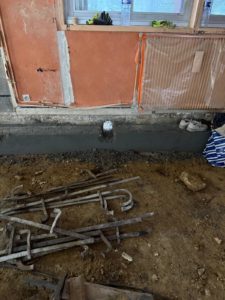 BATI-IDF armatures préparées pour les longrines de reprise en sous-œuvre — pavillon à Feucherolles (78).