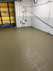 BATI-IDF dallage industriel fini, surface durcie et lissée, prêt à l'exploitation — usine HOWMET, Gennevilliers (92).