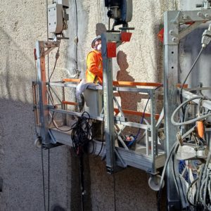 BATI-IDF finitions sur paroi moulée en cours, équipe sur échafaudage — Siphon Ilet, Le Havre (76).