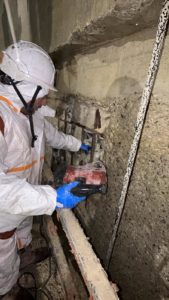 BATI-IDF application du mortier de réparation sur la paroi moulée — Siphon Ilet, Le Havre (76).
