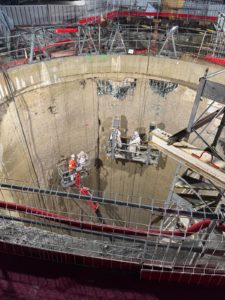 BATI-IDF vue d'ensemble du puits circulaire de paroi moulée en finitions — Siphon Ilet, Le Havre (76).