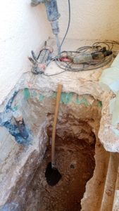 BATI-IDF micropieu recépé et empochement réalisé sous la fondation existante, en galerie de vide sanitaire — Le Val (83).