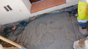 BATI-IDF coulage du dallage béton armé (treillis soudés) au droit des ouvrages de reprise en sous-œuvre — Le Val (83).