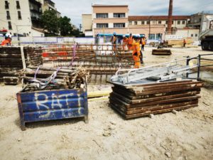 BATI-IDF cages d'armatures de murettes-guides repérées et stockées sur le chantier du bassin Gèze — Marseille (13).