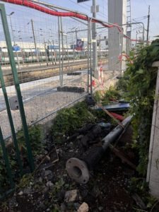 BATI-IDF longrine béton armé réalisée le long du mur arrière de quai, gare RER B de Mitry-Claye (77).