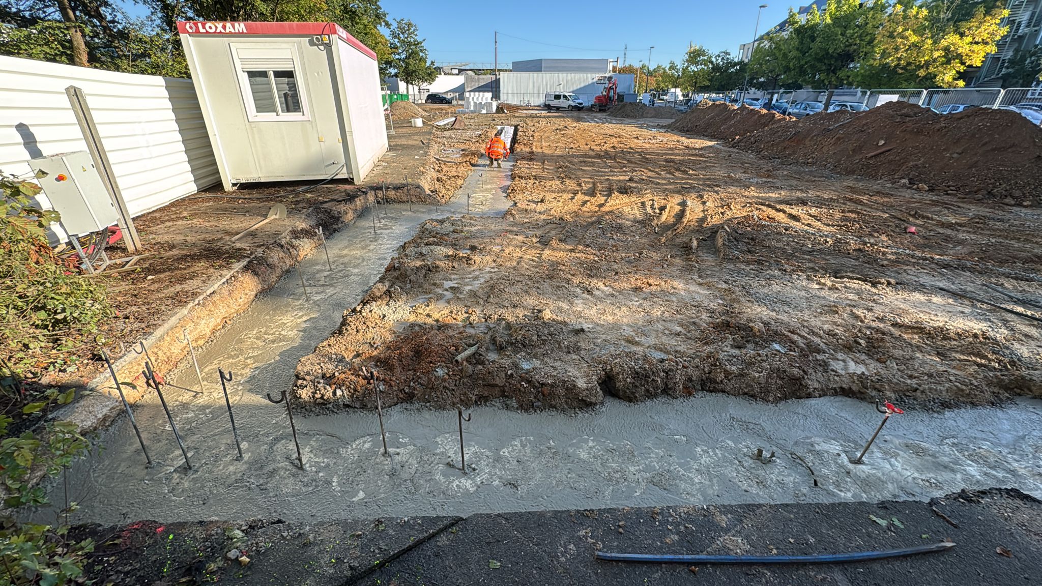 BATI-IDF réseau de murettes-guides pour paroi de pieux sécants sur l'emprise du chantier — NEOS, Rennes (35).