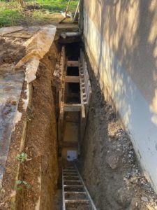 BATI-IDF tranchée blindée bois descendue à 2,5 m de profondeur le long du pavillon — Pagny-le-Château (21).